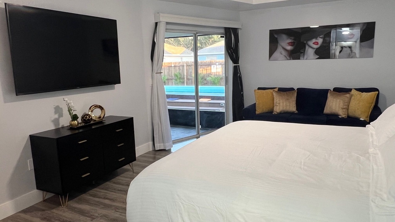 Photo of Bedroom in Lake Sarasota
