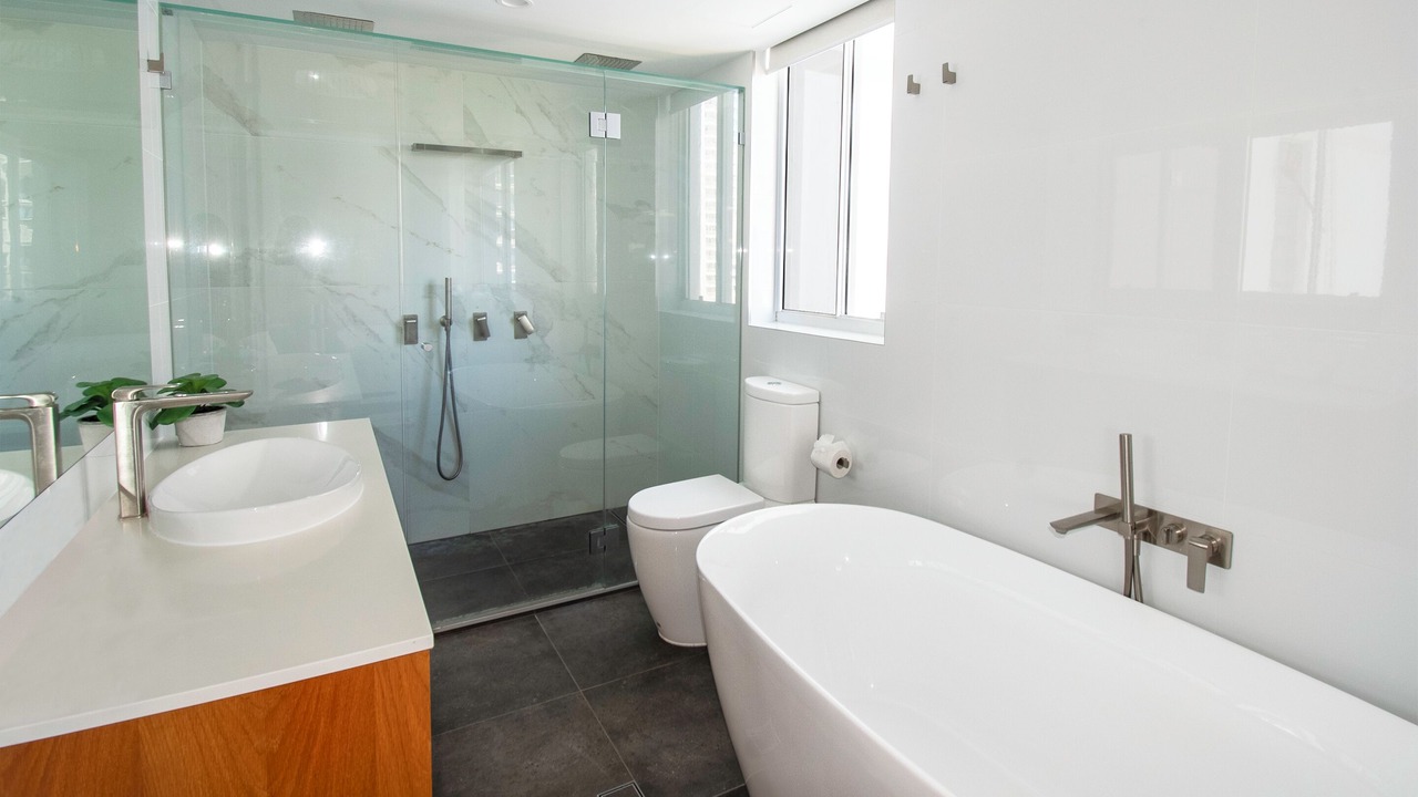 Photo of Bathroom in Main Beach