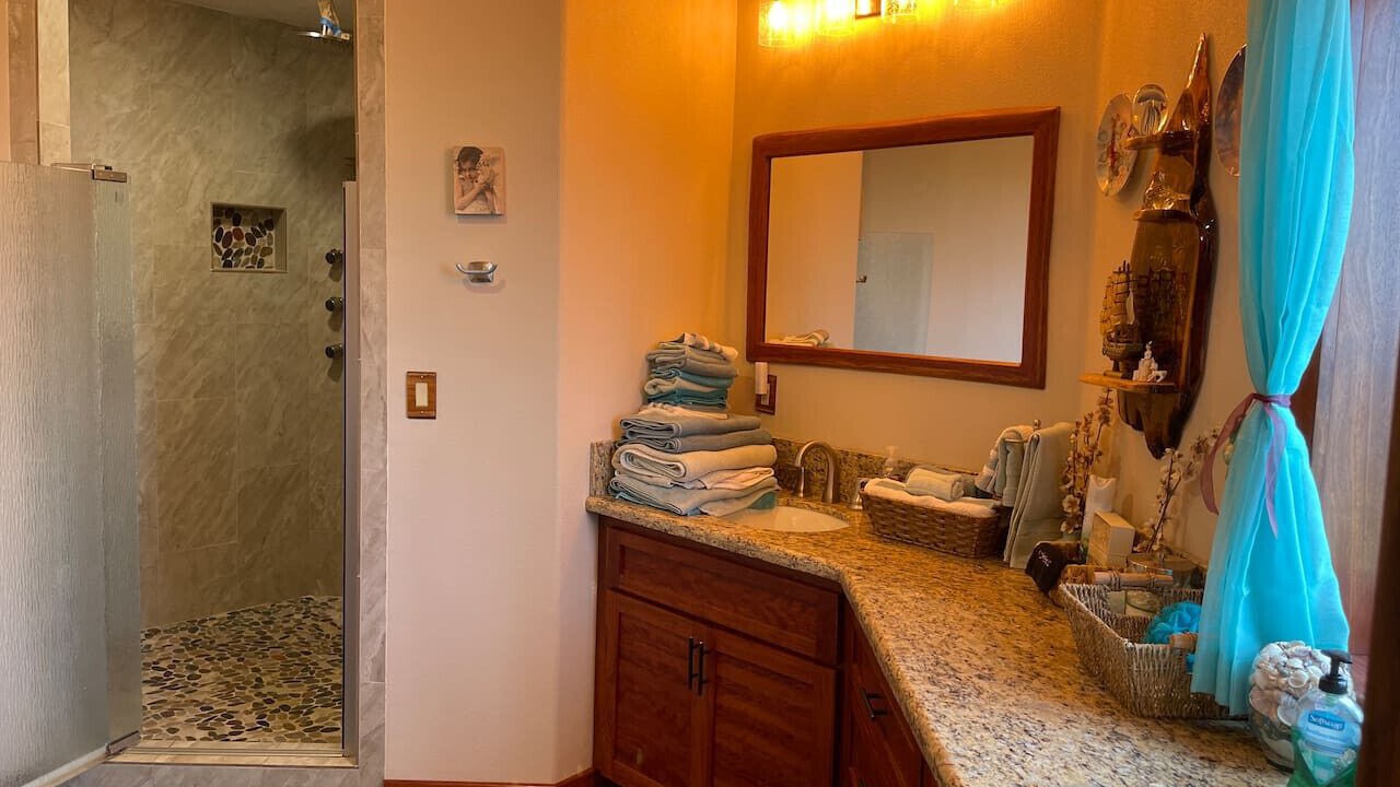 Photo of Bathroom in Hilo