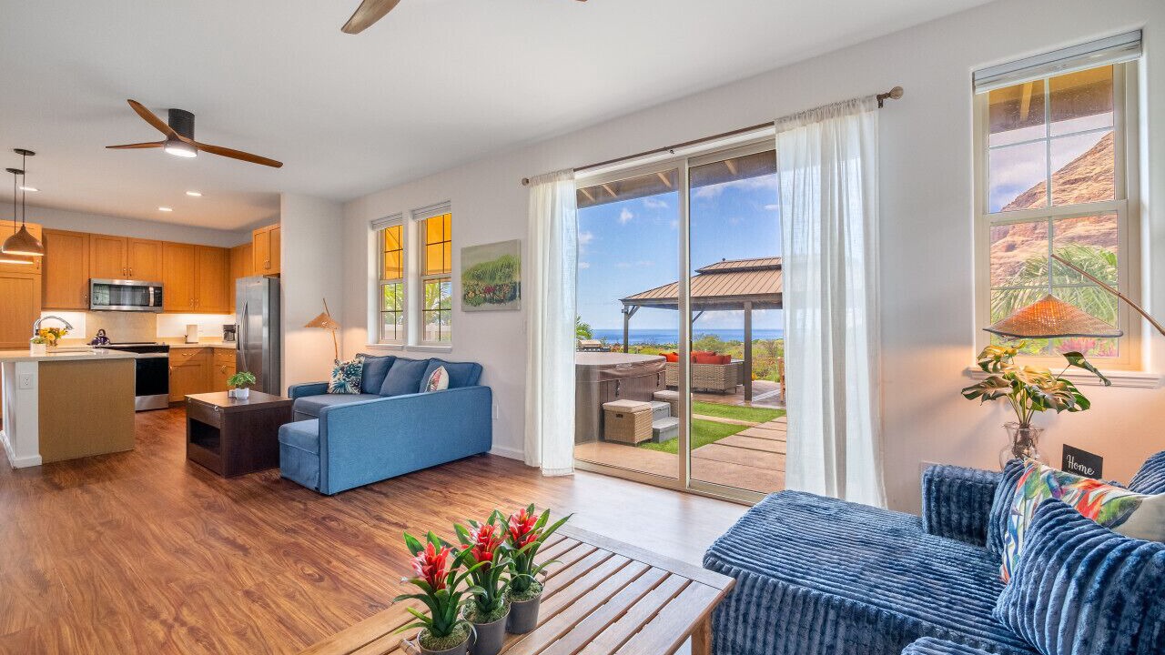 Photo of Livingroom in Makaha Valley