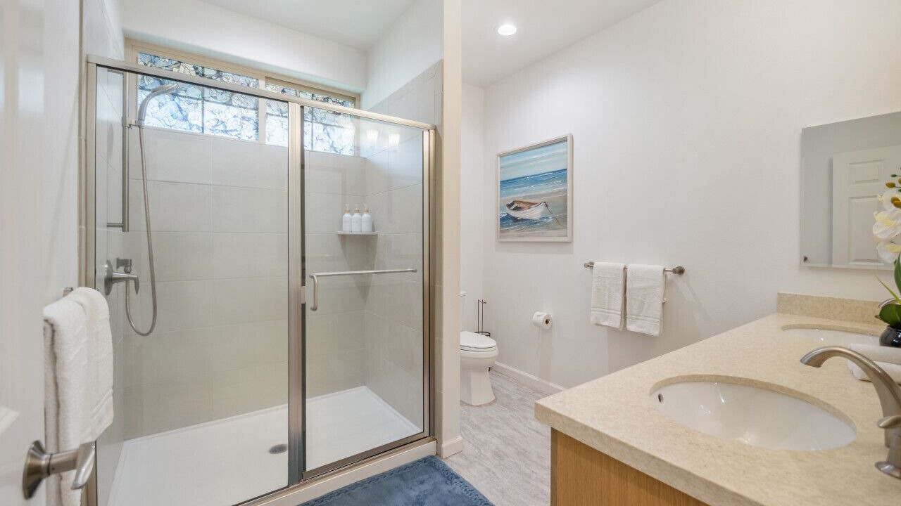 Photo of Bathroom in Makaha Valley