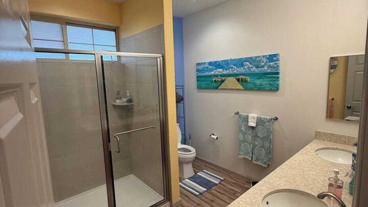 Photo of Bathroom in Makaha Valley