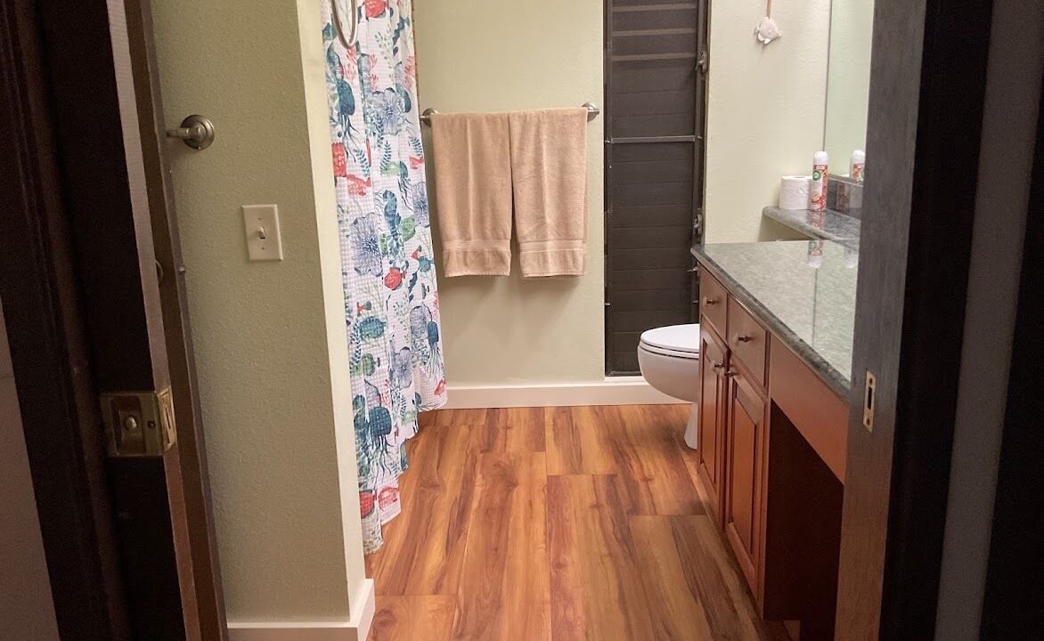Photo of Bathroom in Maunaloa