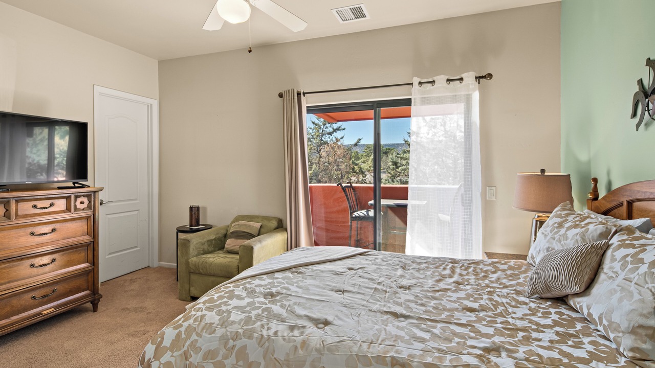 Photo of Bedroom in Oak Creek