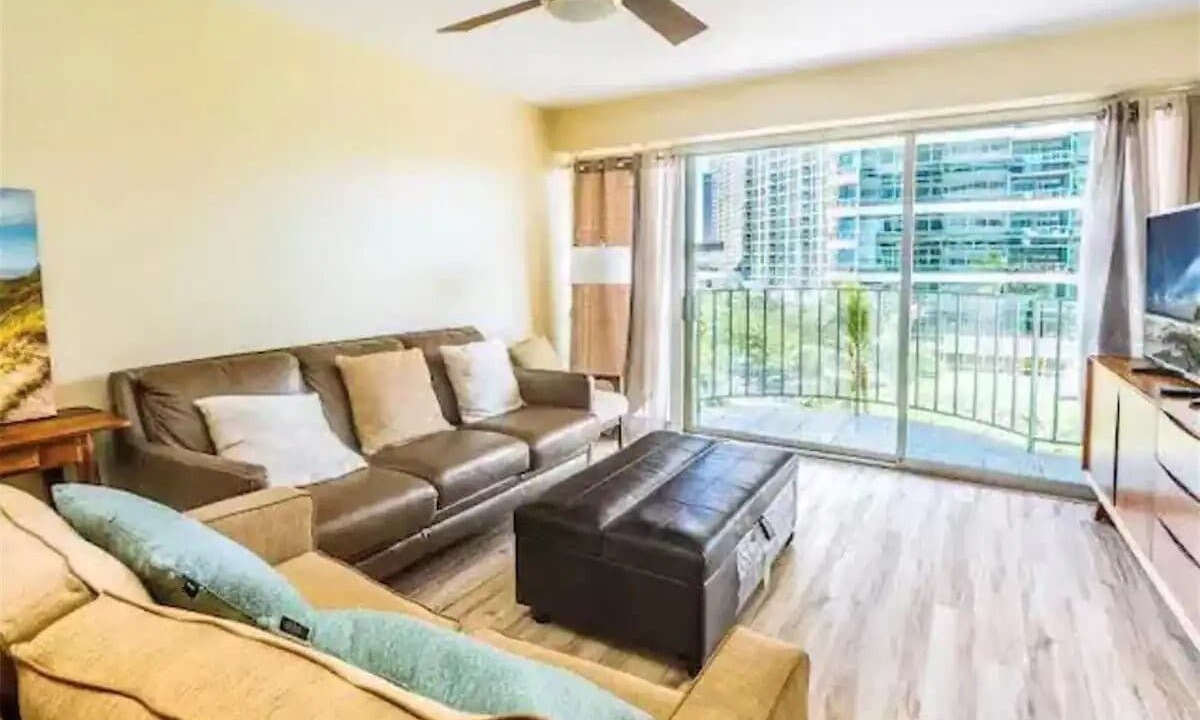 Photo of Livingroom in Waikiki