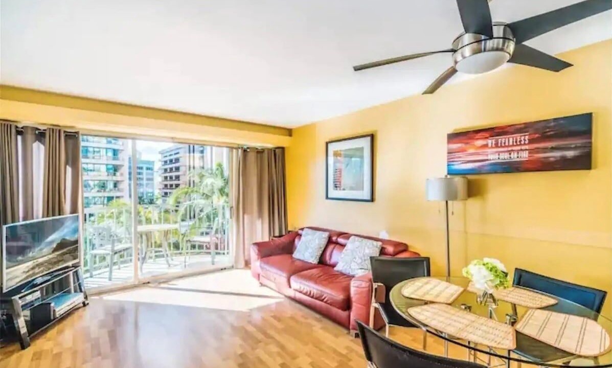 Photo of Livingroom in Waikiki