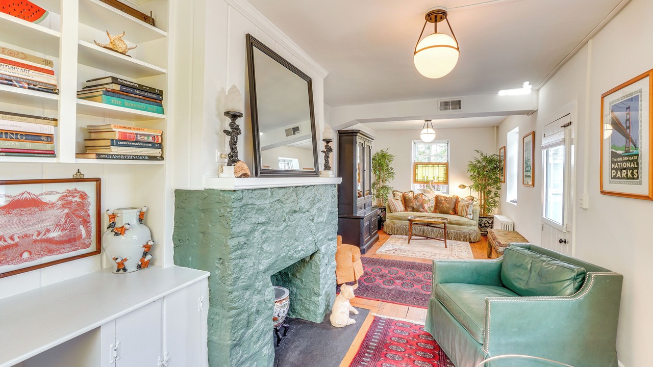 Photo of Livingroom in Leesburg's Old and Historic District