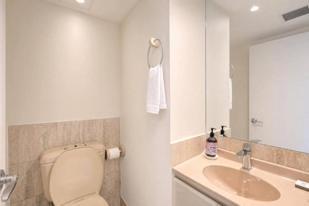 Photo of Bathroom in Main Beach