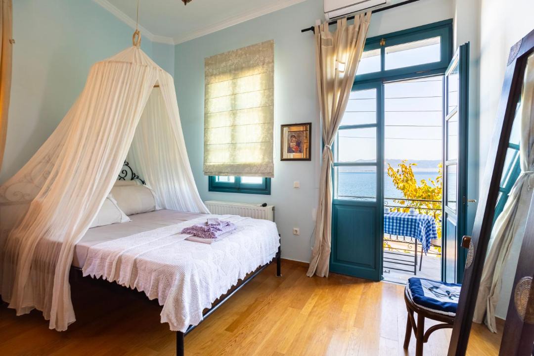 Photo of Bedroom in Petalidi