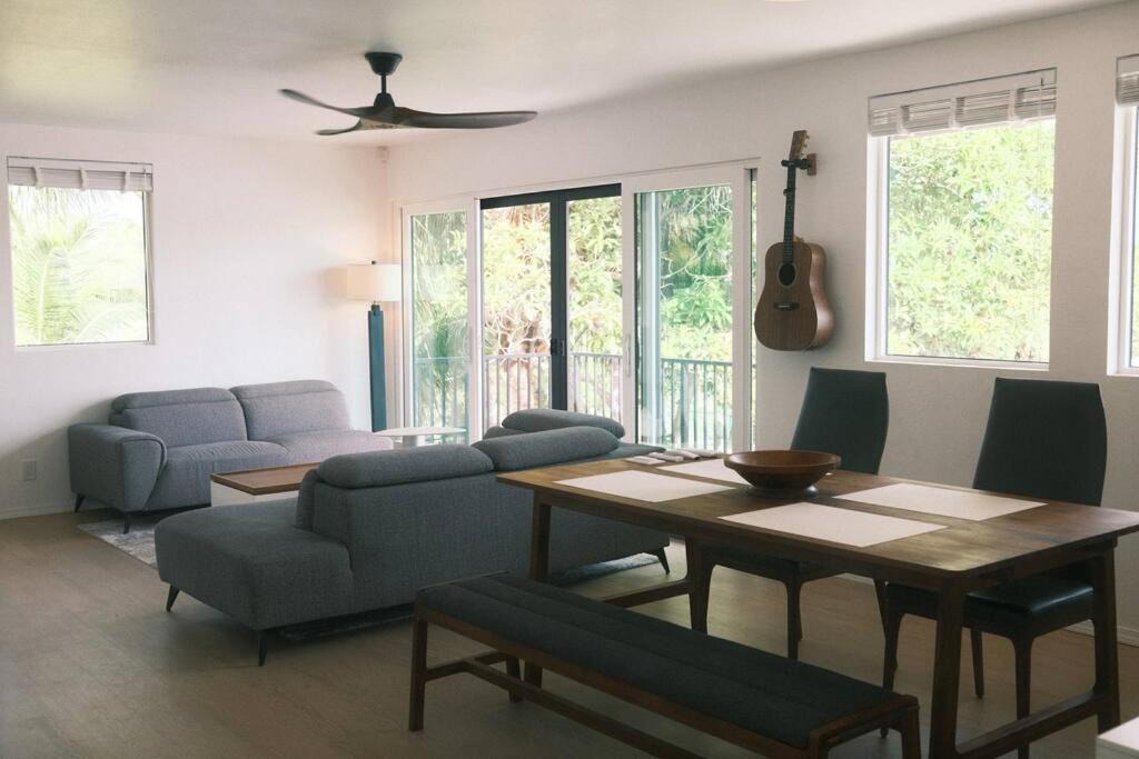 Photo of Livingroom in Eastern Honolulu
