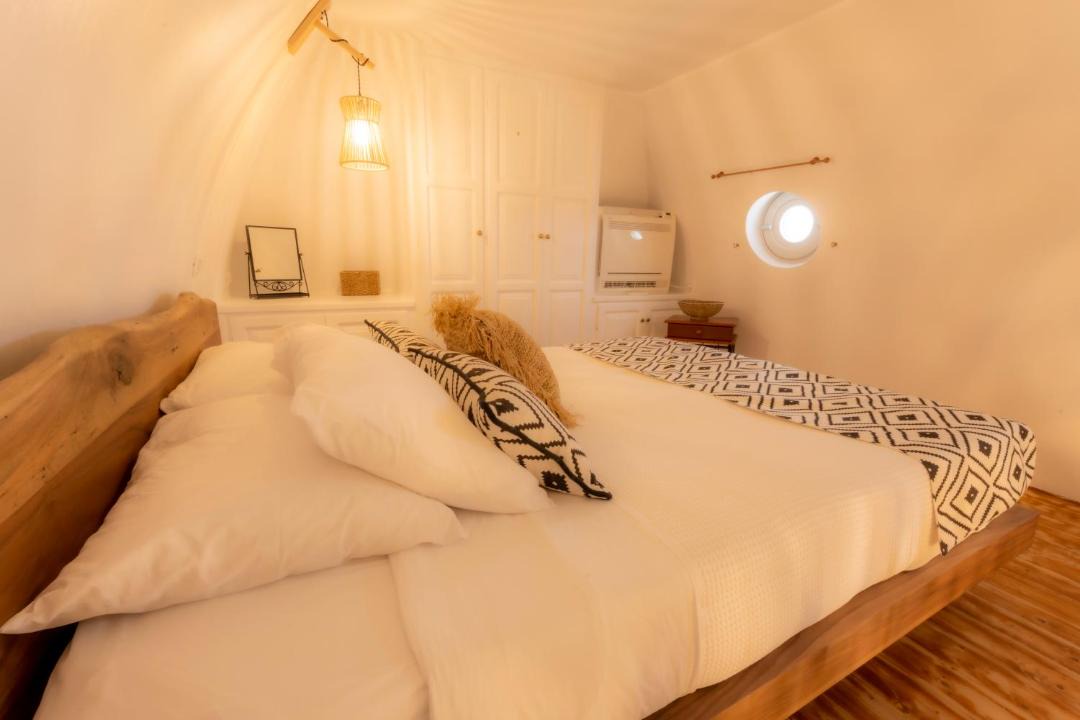 Photo of Bedroom in Oia