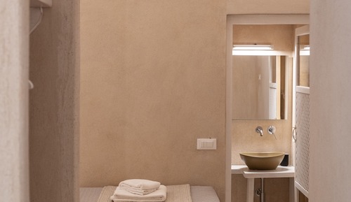 Deluxe Cellar III with Outdoor Hot Tub