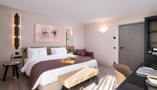 Deluxe Room (King)