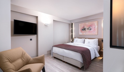 Room (Queen)