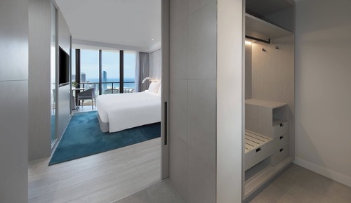 Junior Suite, 1 King Bed, Balcony, Ocean View (Corner)