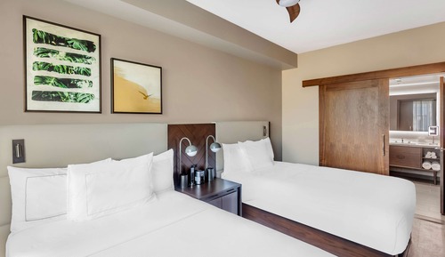 1 Bedroom 2 Doubles Suite