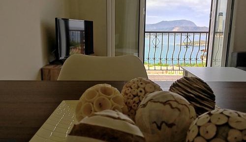 Two-Bedroom Sea View Apartment with 2 bathrooms