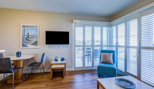 One-Bedroom Apartment with Balcony