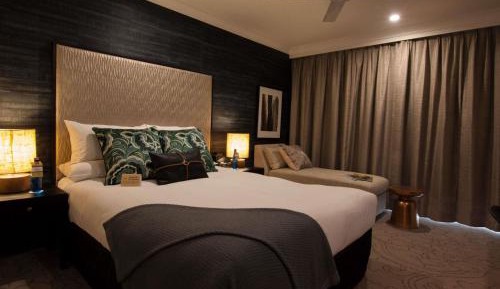 Deluxe Queen Room with Mountain View