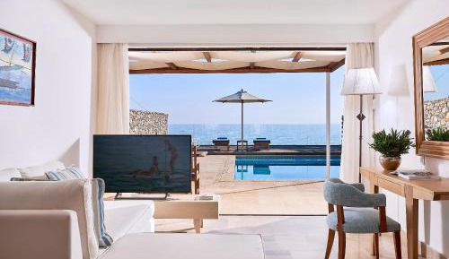 Club Suite Private Pool - Seafront