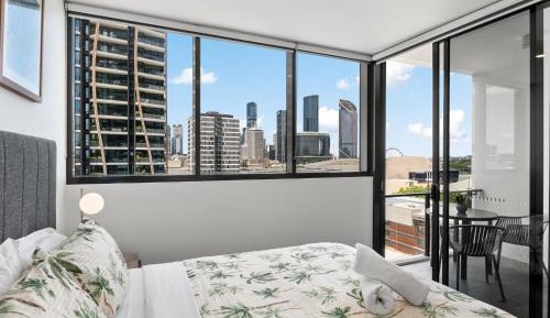 One-Bedroom Apartment with City View