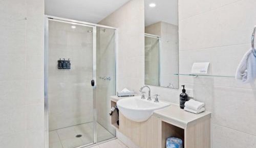 One-Bedroom Apartment with Balcony