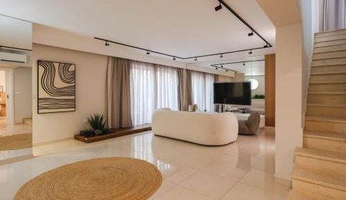 Grand Family Suite 2-Βedrooms Sharing Pool