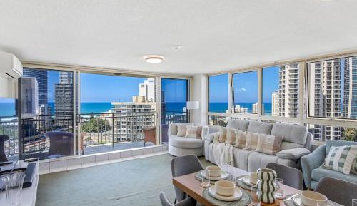 Three-Bedroom Apartment with Mountain View