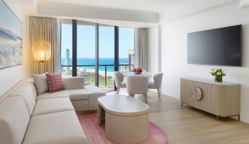 1 Bedroom Deluxe Suite, King, Sofa bed, Lagoon view, Balcony