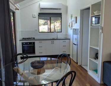 One-Bedroom Cottage with Spa Bath