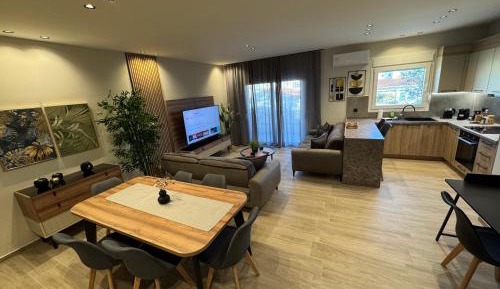 Three-Bedroom Deluxe Apartment