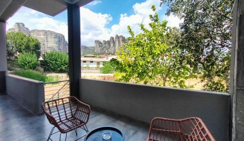 Apartment with Mountain View