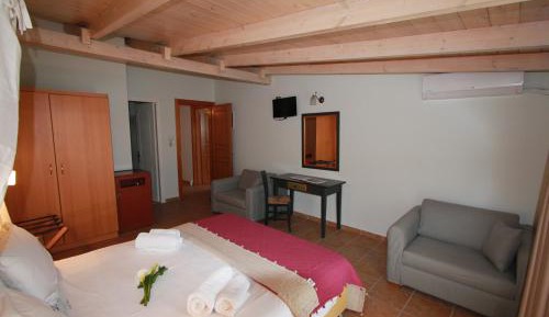 Suite (2 Adults + 2 Children)