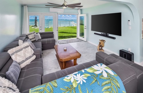 Hauula House | Jewel of Hawaii:Beachfront Estate w/Pvt Beach🏖️Snrkl Reef,JurassicPark FilmSite