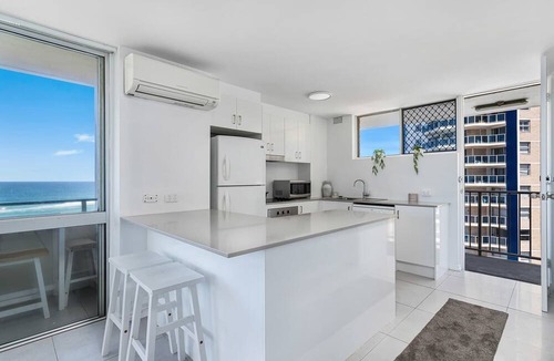 Paradise Point Apartment | Surfers Paradise Beachfront