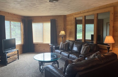 Seven Springs Condo | The Villages Family Friendly 1BR 1BA Sleeps 6 Ski in/out