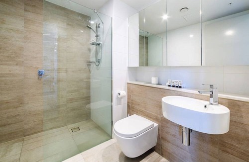 Southport Apartment | Southport Serenity Balcony Oasis with Resort Perks