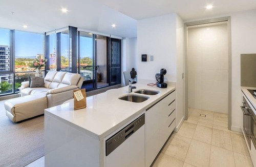 Southport Apartment | Southport Serenity Balcony Oasis with Resort Perks