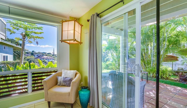 Sun-Dappled Aiea Apartment: 11 Mi to Beach!