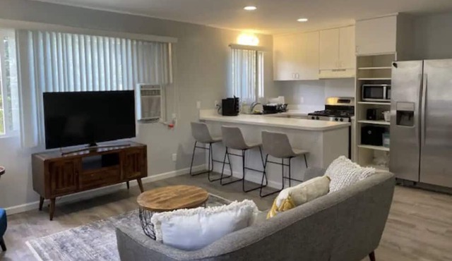 Central Spacious Island Getaway 2b1b/Free Parking