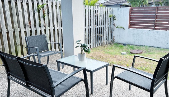 Peaceful Oasis, Prime Location - close to Pool, Gym, and Golf Courses