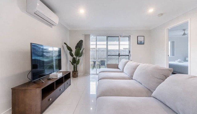 Bright Family Retreat Near Theme Parks - Holiday Home